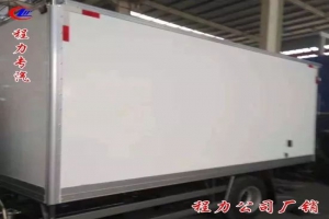 程力4.2米冷藏車臨行前完成加氟測試質檢